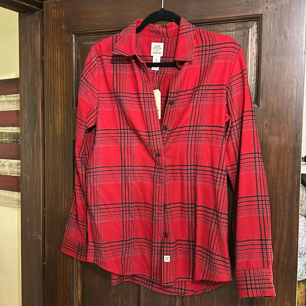 Women’s red and black plaid flannel